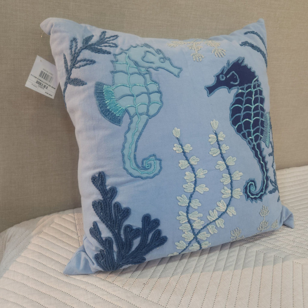 COJÍN CABALLITO DE MAR 50X50CM