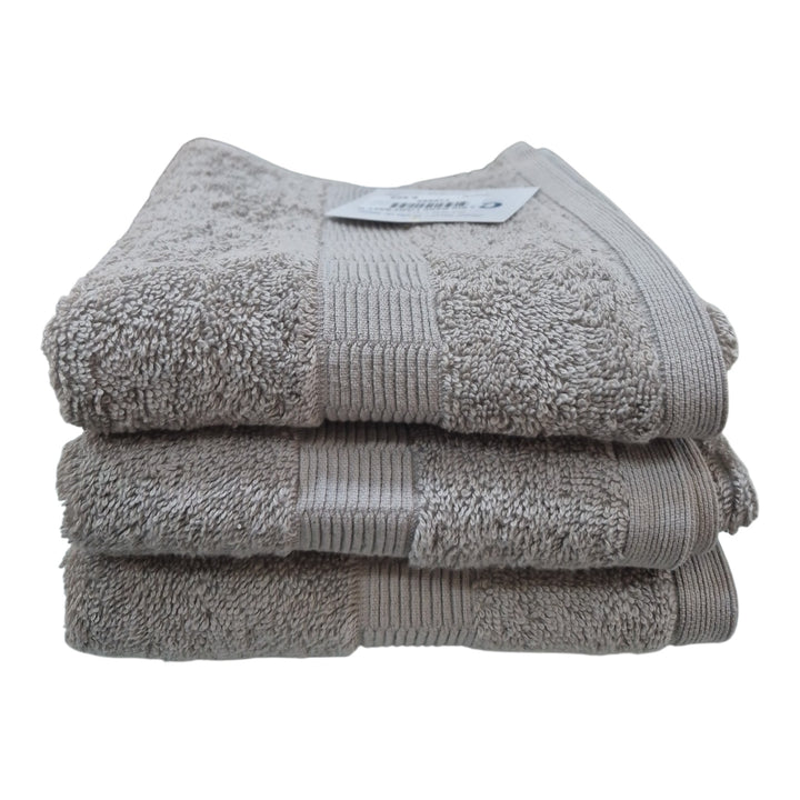 TOALLA RIO MANO LIGHT GRAY 560grs 41X64CM COD:116860