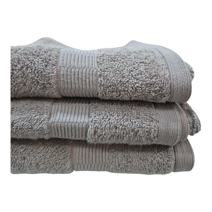 TOALLA RIO MANO LIGHT GRAY 560grs 41X64CM COD:116860