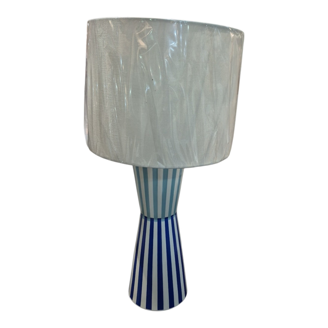 LAMPARA DE MESA 27.9X27.9X58CM COD:121470