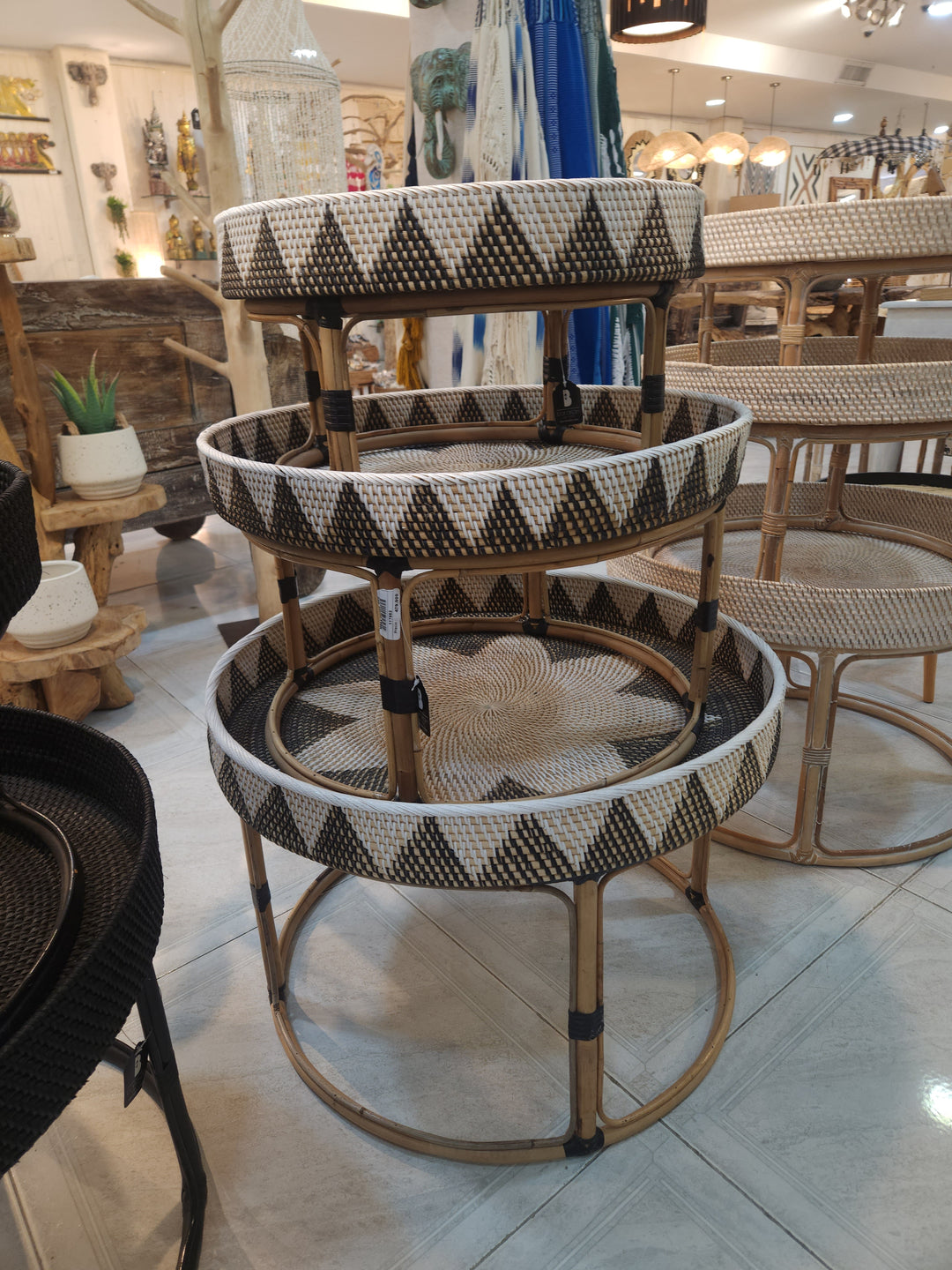 MESA TEJIDA GRANDE 69X48CM